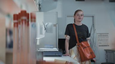 Poster episodio Biohackers 1x2