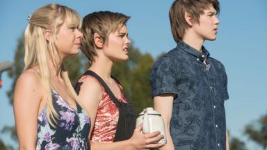 Poster episodio El club de las cosas mágicas 1x2