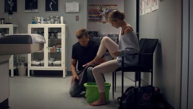 Poster episodio Delicadas y crueles 1x2