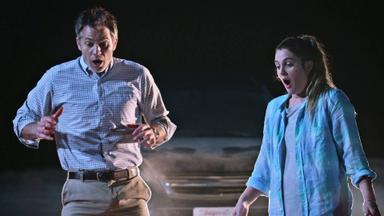 Poster episodio Santa Clarita Diet 1x2