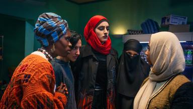 Poster episodio We Are Lady Parts 1x1