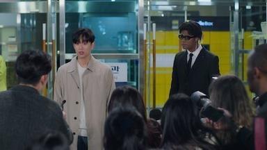 Poster episodio ¡Tierra, Trágame! 1x8