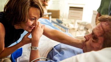 Poster episodio MotherFatherSon 1x2