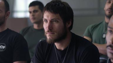 Poster episodio Mil Colmillos 1x1