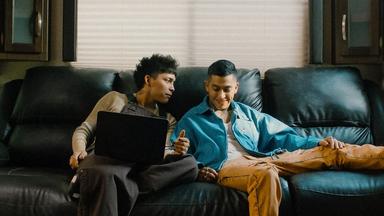 Poster episodio Vgly 2x4