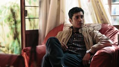 Poster episodio Aquí en la Tierra 1x8