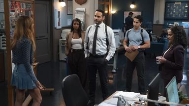 Poster episodio High Potential: Detective Inesperada 2x10