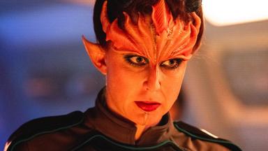 Poster episodio Vagrant Queen 1x8