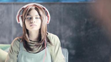 Poster episodio Don't Look Deeper 1x11