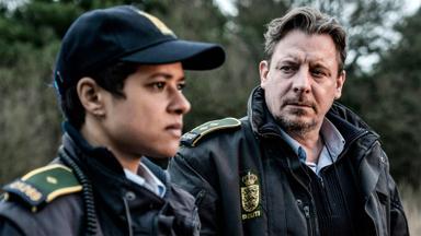 Poster episodio DNA 1x2