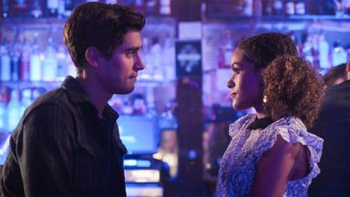 Poster episodio Trinkets 1x2