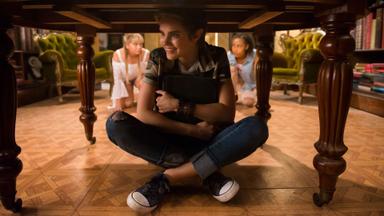 Poster episodio El club de las cosas mágicas 1x13