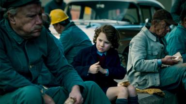 Poster episodio MotherFatherSon 1x5