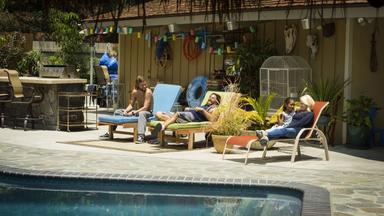 Poster episodio Animal Kingdom 1x10