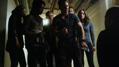 Poster episodio Van Helsing 1x8