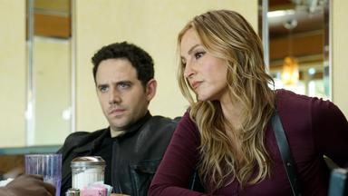 Poster episodio Shades of Blue 1x4