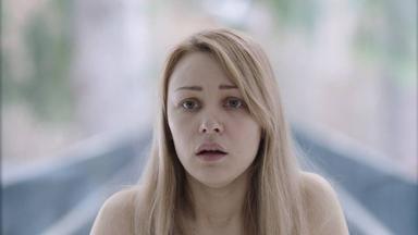 Poster episodio Mejores que nosotros 1x8