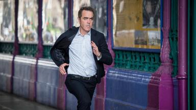 Poster episodio Stan Lee's Lucky Man 1x3