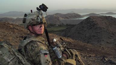 Poster episodio Medallas de Honor 1x8