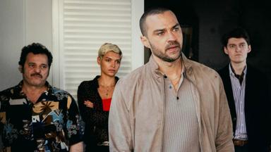 Poster episodio Hotel Costiera 1x6