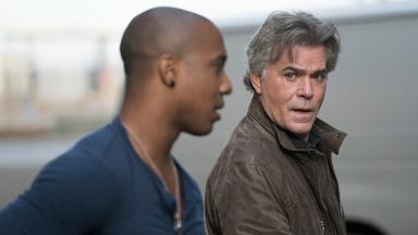 Poster episodio Shades of Blue 1x11