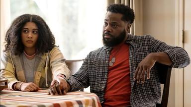 Poster episodio Murder in a Small Town 2x3