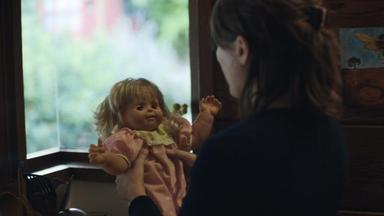 Poster episodio Don't Look Deeper 1x10