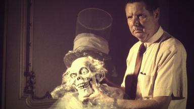 Poster episodio Behind the Attraction 1x2