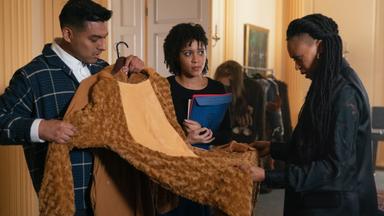 Poster episodio Mensajes desde otro lugar 1x8