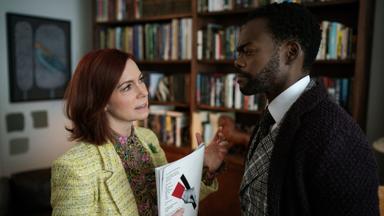 Poster episodio Elsbeth 3x5