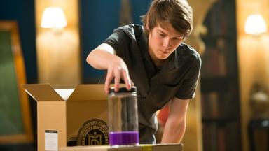 Poster episodio El club de las cosas mágicas 1x15