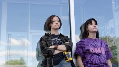 Poster episodio Paper Girls 1x2