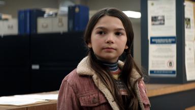 Poster episodio Home Before Dark 1x1