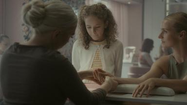 Poster episodio La agente encubierta 1x1