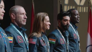 Poster episodio Lejos 1x1