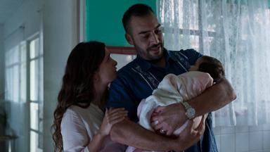 Poster episodio La muchacha que limpia 1x8